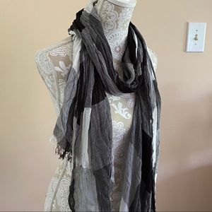Buffalo Checkered Scarf • Black/White